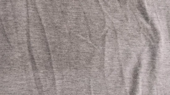 Gestricktes T-Shirt im Melange-Stil aus 95 % Tc und 5 % Spandex-Imitat in Heather Grey-Jersey